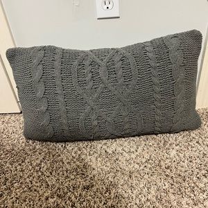 Chunky knit throw pillow
